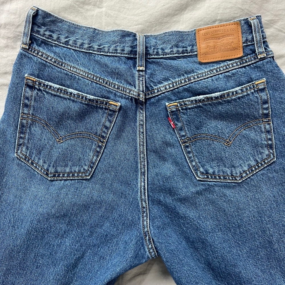 LEVI'S 80s Mom Jean Women's Size 29x30 25" Inseam Distressed Raw Hem Premium - Picture 4 of 16
